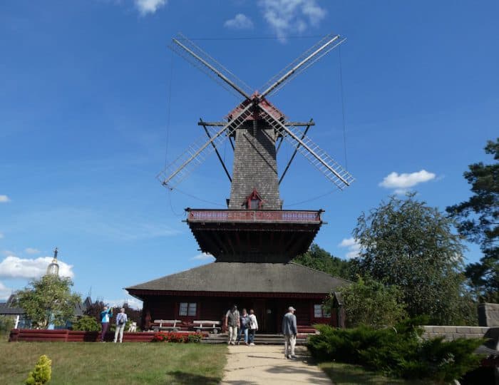 12 Ukrainische Windmühe